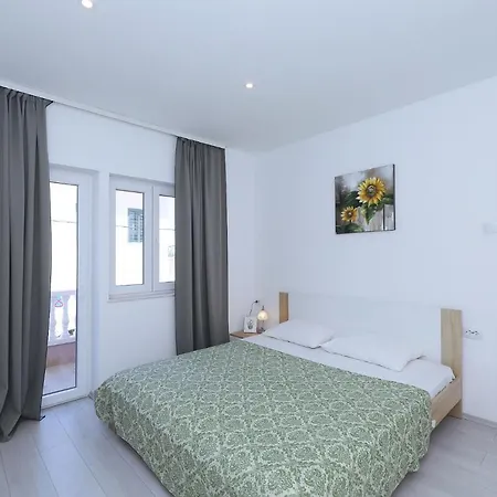 Floras Apartment Tkon