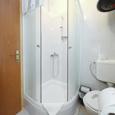 Floras Apartment Tkon