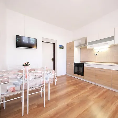 Floras Apartment Tkon