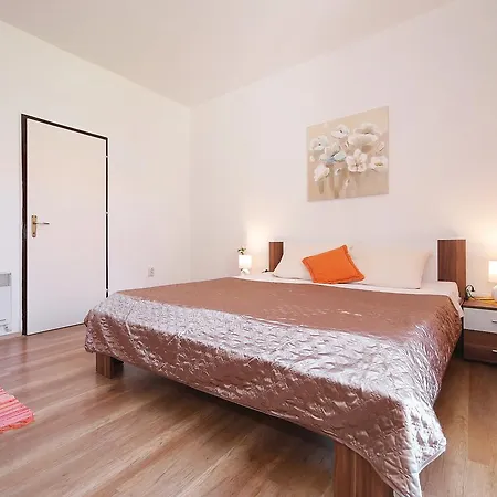 Floras Apartment Tkon