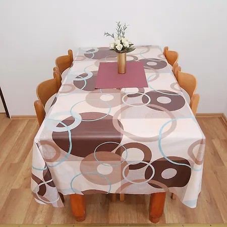 Floras 特孔