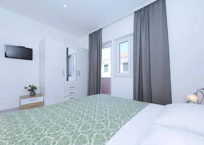 Floras شقة تكون