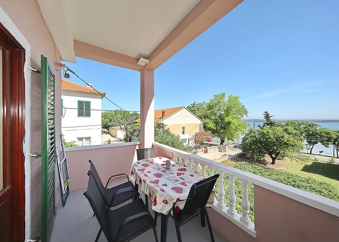 Floras Apartman Tkon