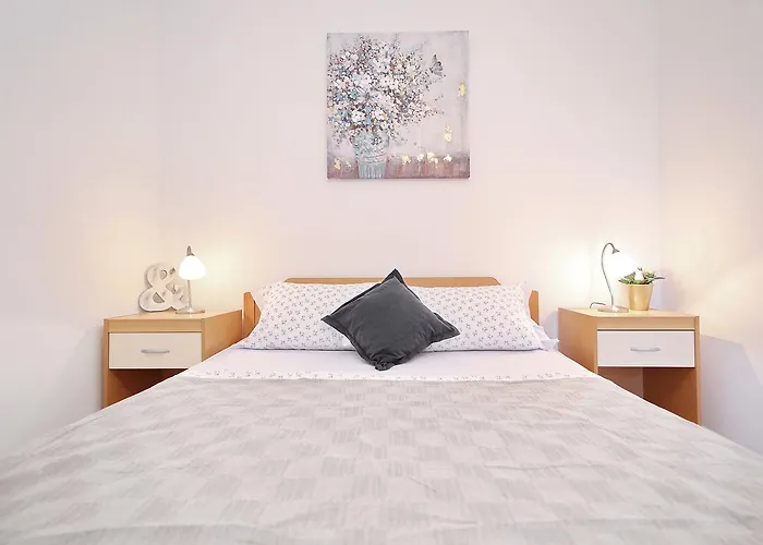 Floras Apartmán Tkon