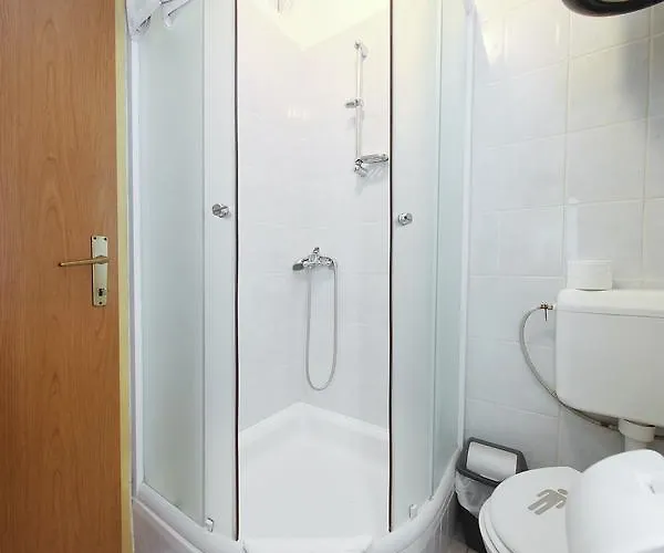 Floras Apartmán Tkon